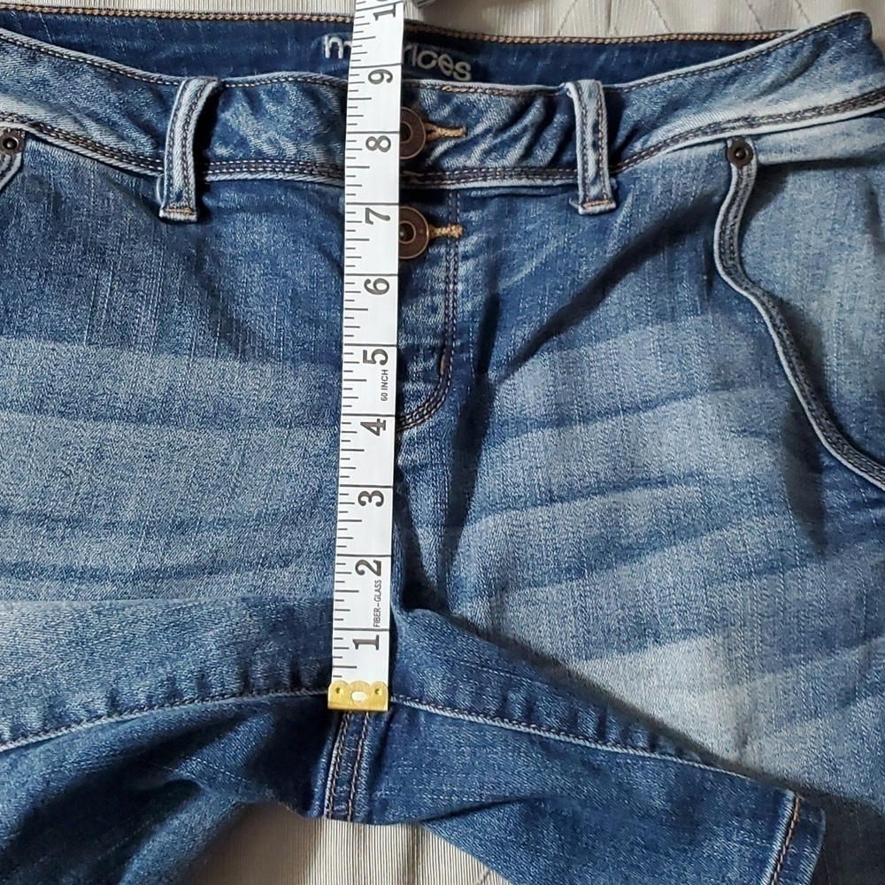 EUC Maurices Women's Button Fly 5 Pocket Medium Wash Blue Jean Shorts Size 5/6 - Picture 10 of 12